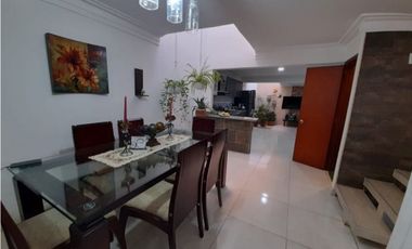 Se vende casa de dos pisos más terraza Las Américas Palmira Valle