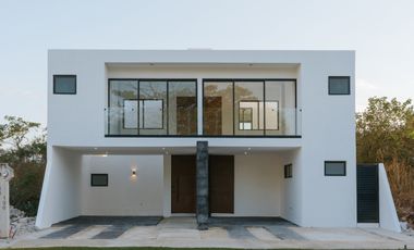 Venta de Casa en privada, 3 recámaras, ubicada en Conkal