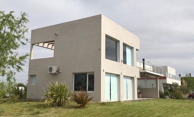 Venta Casa Vista al Lago - Mari Menuco