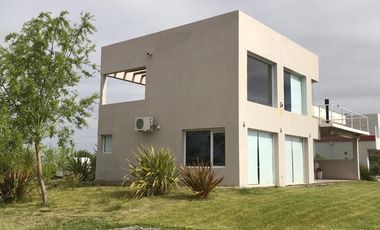 Venta Casa Vista al Lago - Mari Menuco