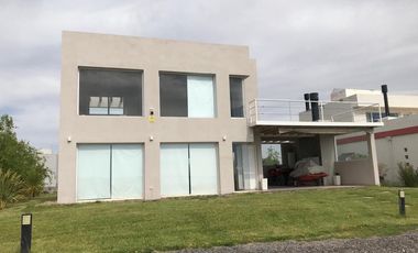 Venta Casa Vista al Lago - Mari Menuco