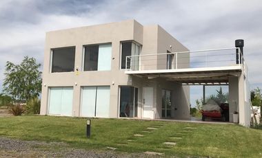Venta Casa Vista al Lago - Mari Menuco