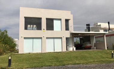 Venta Casa Vista al Lago - Mari Menuco