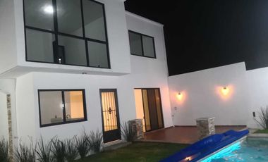 CASA NUEVA CON ALBERCA, A 10 MIN DE TLAYACAPAN Y OAXTEPEC, MORELOS