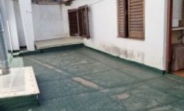 chalet en lote propio con parque
