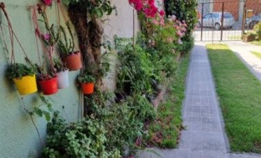 chalet en lote propio con parque