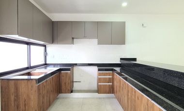 Casa en VENTA CON RECAMARA PLANTA BAJA en LOMAS DE MEDITERRANEO