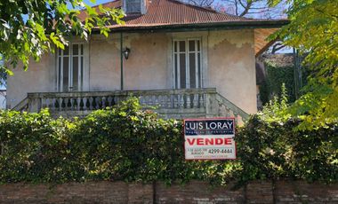 Propiedad ubicada a 200 metros de la estación y 300 metros de la Av. Hipólito Yrigoyen .