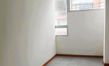 oficina en arriendo en los alcázares. Cod A117271