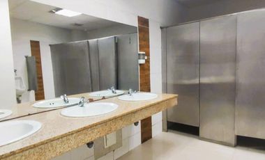 oficina en arriendo en los alcázares. Cod A117271
