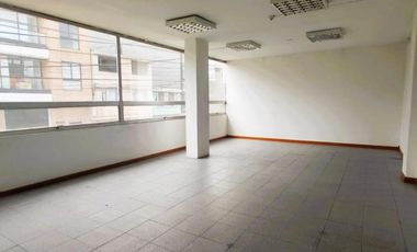oficina en arriendo en los alcázares. Cod A117271