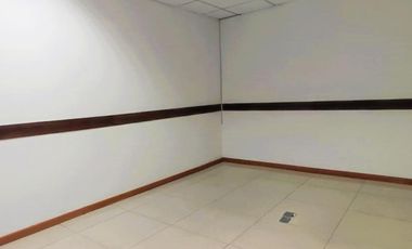 oficina en arriendo en los alcázares. Cod A117271