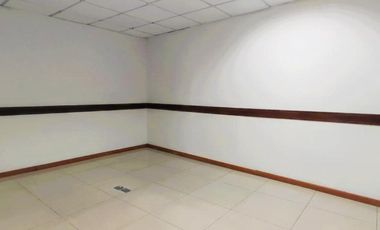 oficina en arriendo en los alcázares. Cod A117271