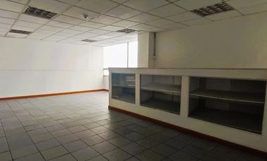 oficina en arriendo en los alcázares. Cod A117271