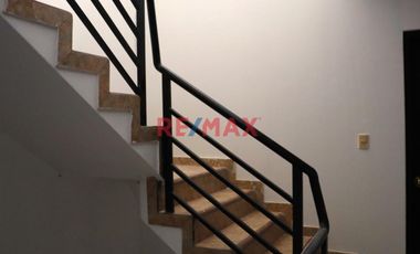 ¿Buscas una propiedad espaciosa, ubicada estratégicamente y con un alto potencial de rentabilidad? ¡Esta casa es perfecta para ti!

🌟 Ubicación priv