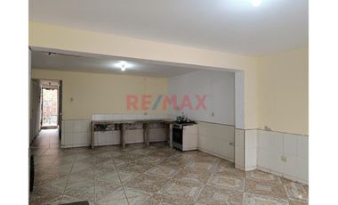 Casa Ventanilla De Dos Pisos