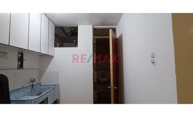 Casa Ventanilla De Dos Pisos