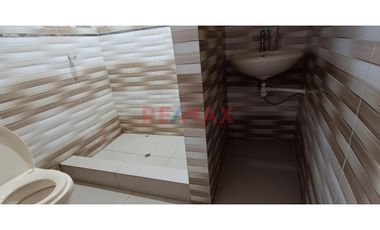 Casa Ventanilla De Dos Pisos