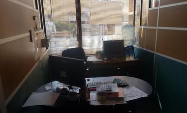 oficina en arriendo en country. Cod A3039