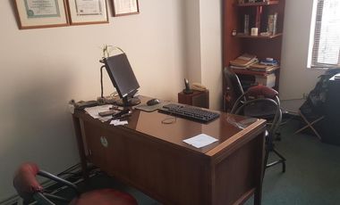 oficina en arriendo en country. Cod A3039