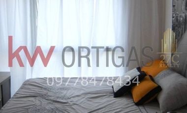 1BR Unit w/ Balcony for Sale in Twin Oaks Place, Mandaluyong