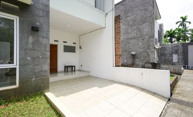 Rumah 2 Lantai di Cibubur Akses Dekat Tol dan Mall Hadap Utara J-40236