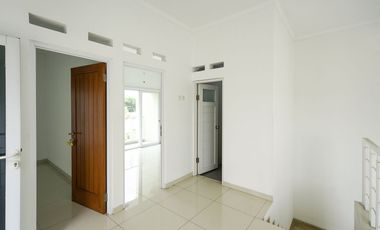 Rumah 2 Lantai di Cibubur Akses Dekat Tol dan Mall Hadap Utara J-40236