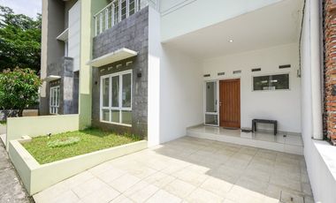 Rumah 2 Lantai di Cibubur Akses Dekat Tol dan Mall Hadap Utara J-40236