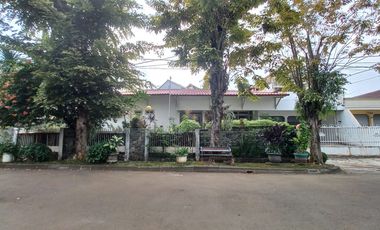 Rumah Di komplek Elit Loka Indah, Pancoran. Asri, Tenang, Nyaman, Dan Hanya 3 Menit Ke Jalan Warung Buncit Raya.