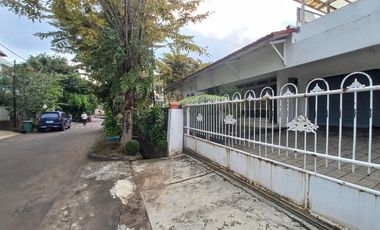 Rumah Di komplek Elit Loka Indah, Pancoran. Asri, Tenang, Nyaman, Dan Hanya 3 Menit Ke Jalan Warung Buncit Raya.