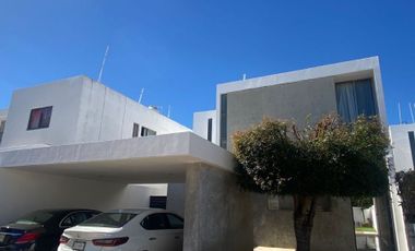 Casa en renta con piscina en Privada San Javier Tulipanes Merida Yucatan