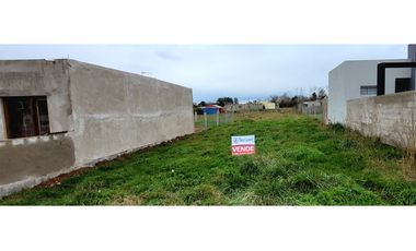 Se venden 2 lotes de 10 x 80 con doble salida.