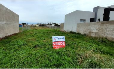 Se venden 2 lotes de 10 x 80 con doble salida.