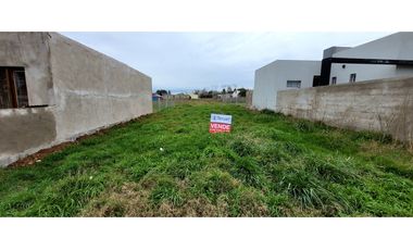 Se venden 2 lotes de 10 x 80 con doble salida.