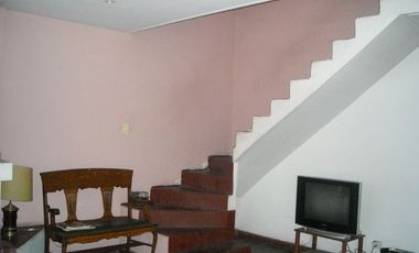 CASA EN DOS PLANTAS CON 4 DORMITORIOS, UNO EN SUITE, CON HIDROMASAJE Y VESTIDOR COCHERA PARA TRES AUTOS, 2 BANOS, LIVING/COMEDOR, PARQUE Y LOCAL