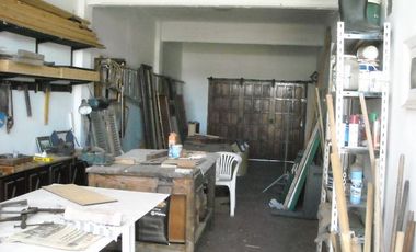 CASA EN DOS PLANTAS CON 4 DORMITORIOS, UNO EN SUITE, CON HIDROMASAJE Y VESTIDOR COCHERA PARA TRES AUTOS, 2 BANOS, LIVING/COMEDOR, PARQUE Y LOCAL