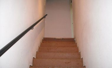 CASA EN DOS PLANTAS CON 4 DORMITORIOS, UNO EN SUITE, CON HIDROMASAJE Y VESTIDOR COCHERA PARA TRES AUTOS, 2 BANOS, LIVING/COMEDOR, PARQUE Y LOCAL