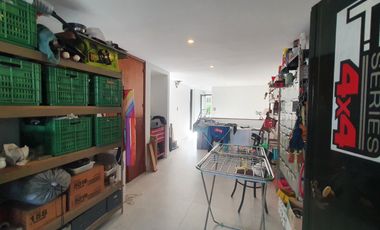 Venta - Chalet seis ambientes con sotano y quincho - Concepción Arenal 4743