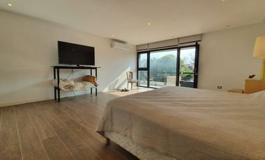 Venta - Chalet seis ambientes con sotano y quincho - Concepción Arenal 4743