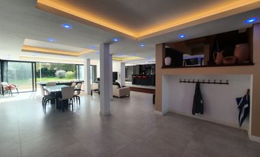 Venta - Chalet seis ambientes con sotano y quincho - Concepción Arenal 4743