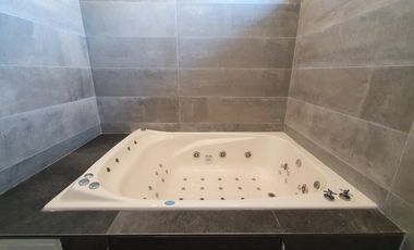 Venta - Chalet seis ambientes con sotano y quincho - Concepción Arenal 4743