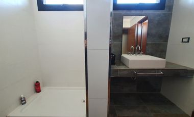 Venta - Chalet seis ambientes con sotano y quincho - Concepción Arenal 4743