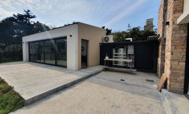 Venta - Chalet seis ambientes con sotano y quincho - Concepción Arenal 4743