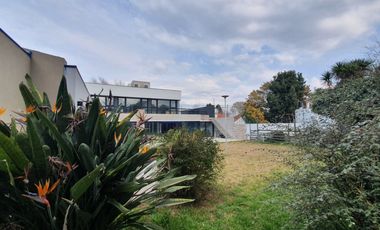 Venta - Chalet seis ambientes con sotano y quincho - Concepción Arenal 4743