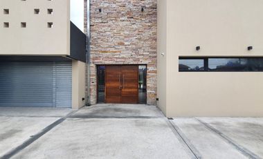 Venta - Chalet seis ambientes con sotano y quincho - Concepción Arenal 4743