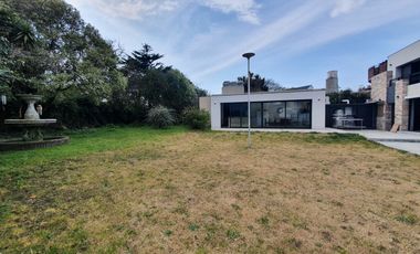 Venta - Chalet seis ambientes con sotano y quincho - Concepción Arenal 4743