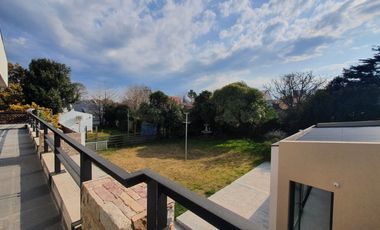 Venta - Chalet seis ambientes con sotano y quincho - Concepción Arenal 4743