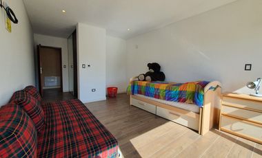 Venta - Chalet seis ambientes con sotano y quincho - Concepción Arenal 4743