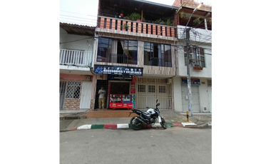 Casa en venta Calipso zona comercial Barrio Yira Castro