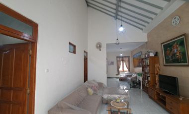 Rumah Mewah Full Furnished Hunian Elegan di Lokasi Strategis di Sariharjo Ngaglik, Sleman